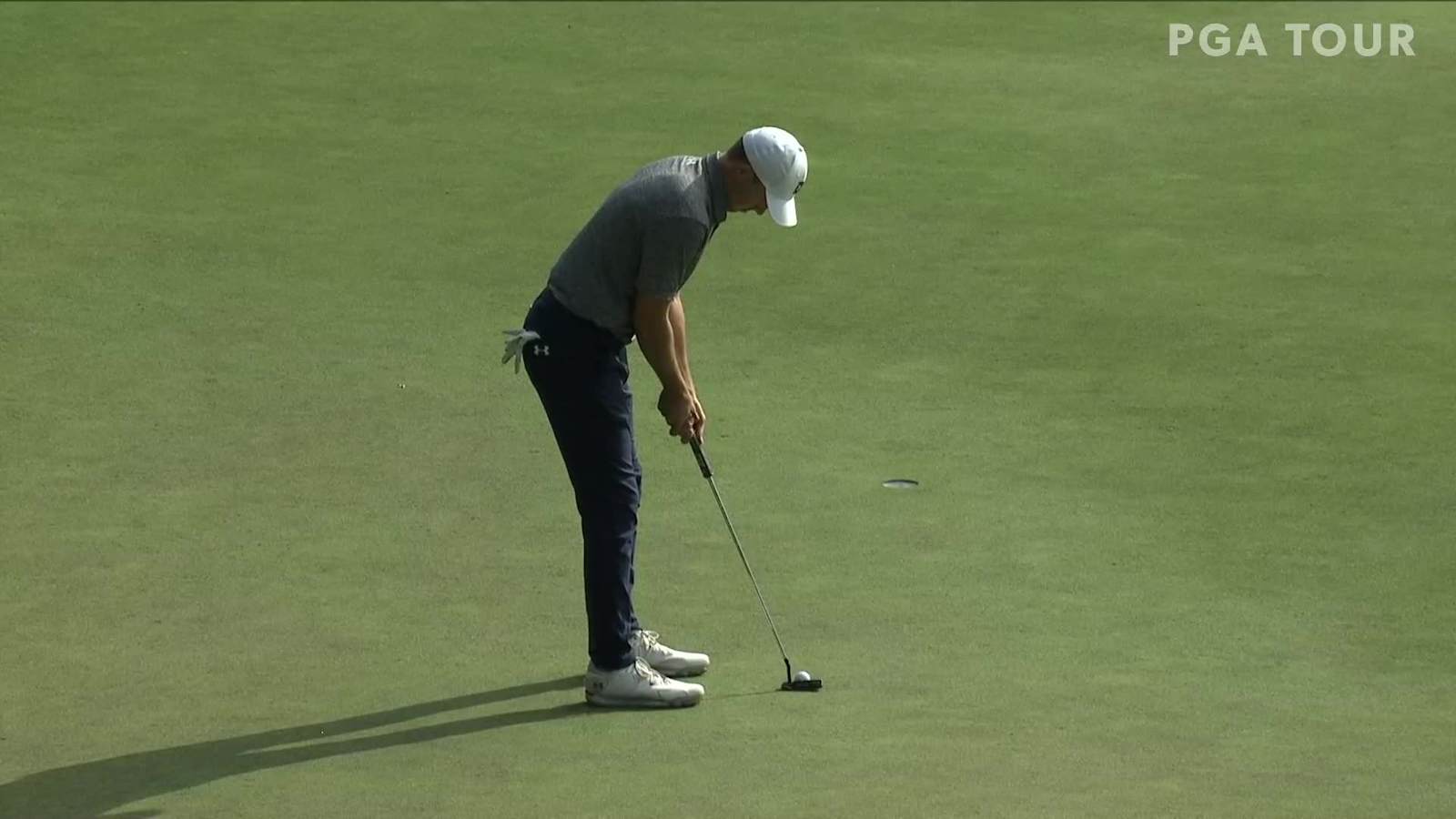 Jordan Spieth sinks birdie putt at ZOZO