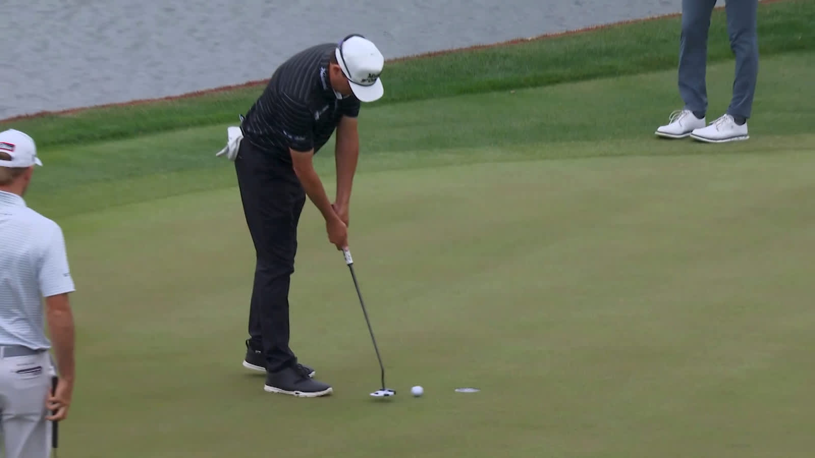 Joel Dahmen holes shot birdie putt at THE PLAYERS