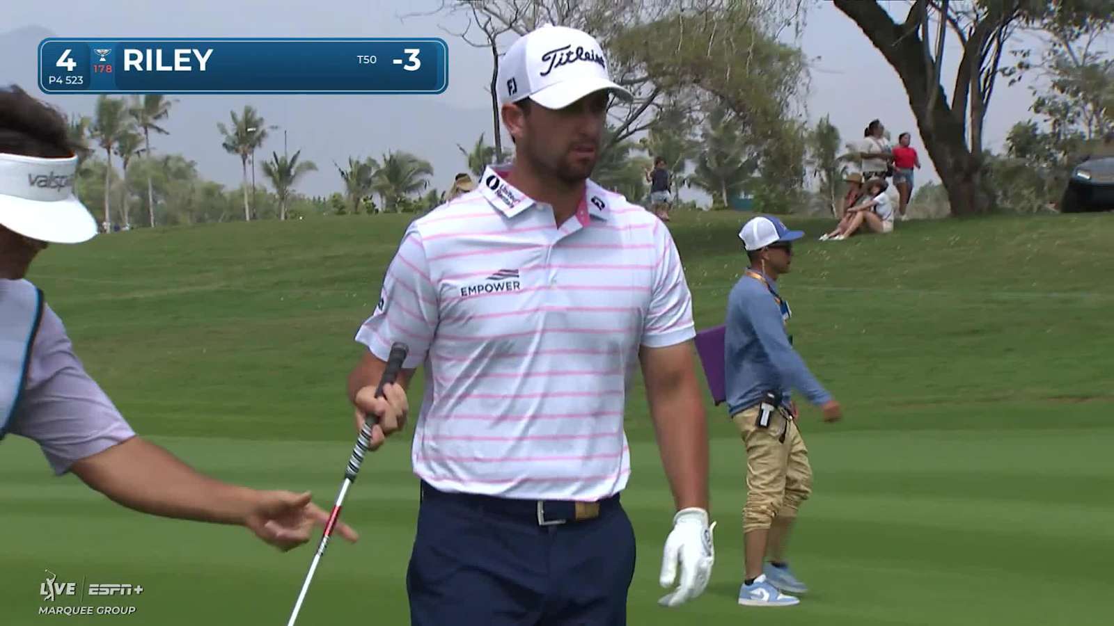 Davis Riley drops 23-foot birdie putt at Mexico Open