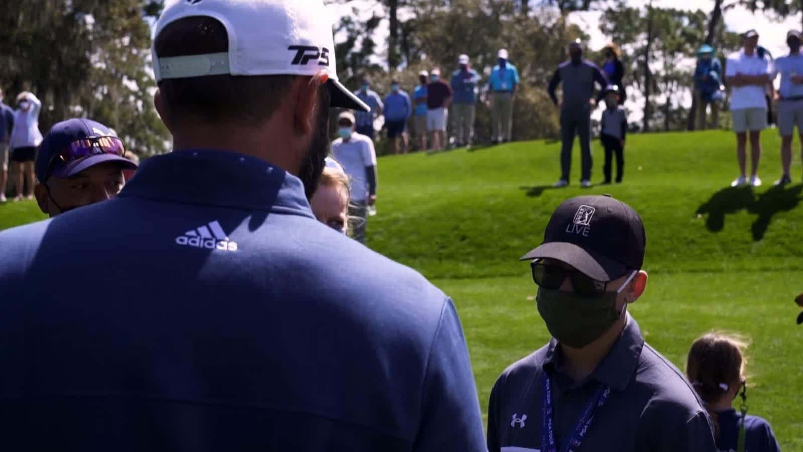Dustin Johnson surprises young fan at THE PLAYERS