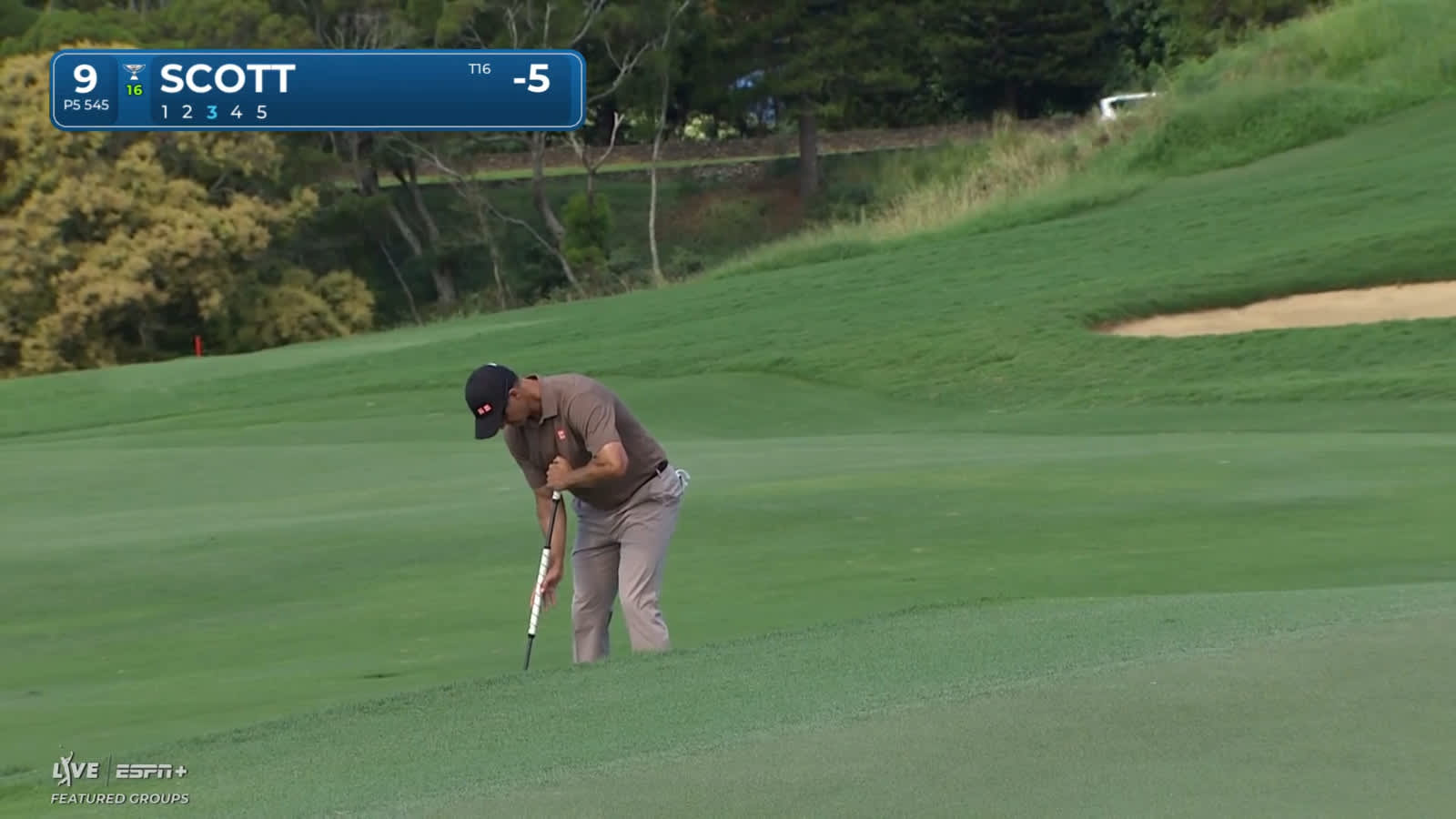 Adam Scott's lag putt from off the green leads to birdie at The Sentry