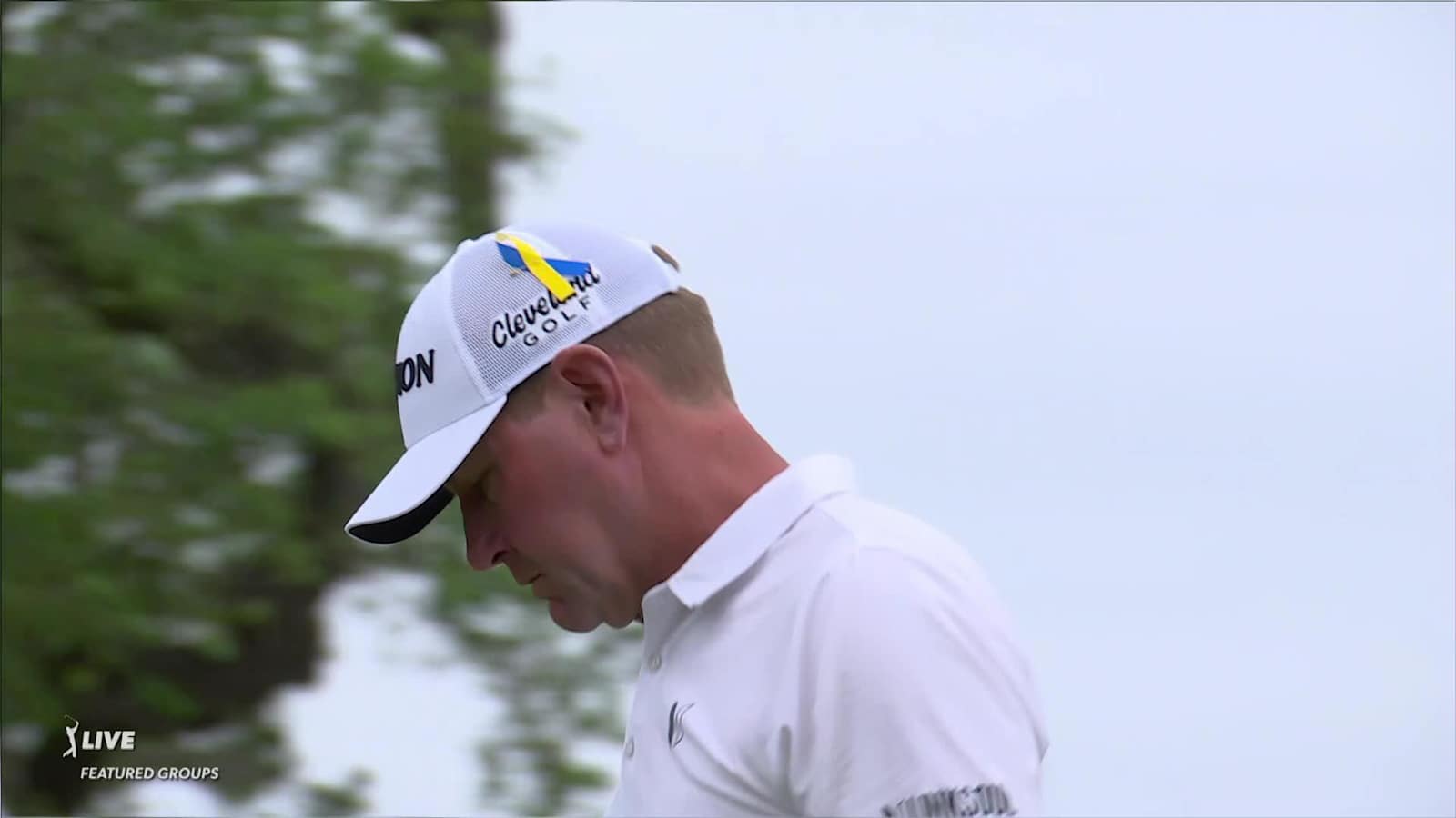 Lucas Glover drains 13-foot birdie putt from edge of green at Valero