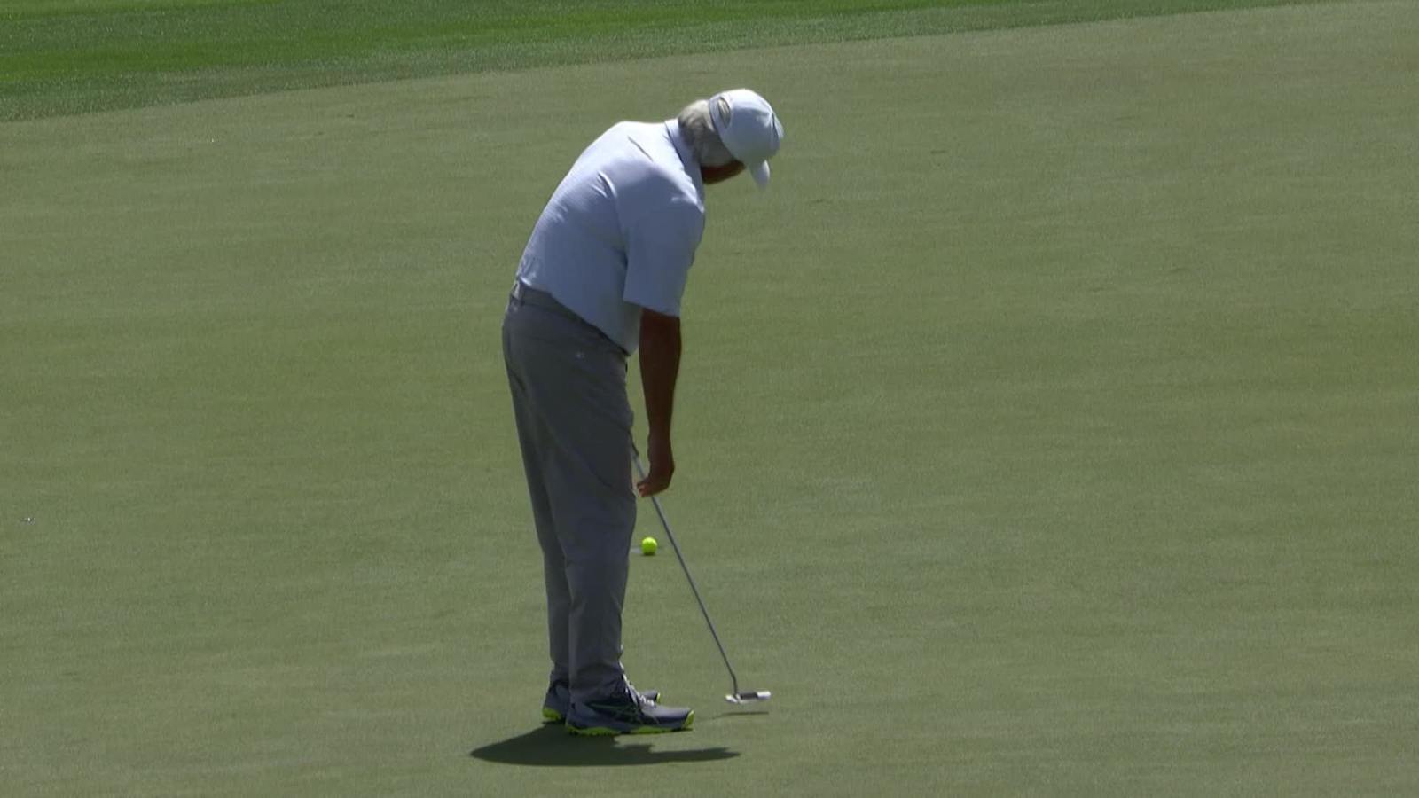 Fred Couples makes eagle putt on No. 18 at Galleri Classic