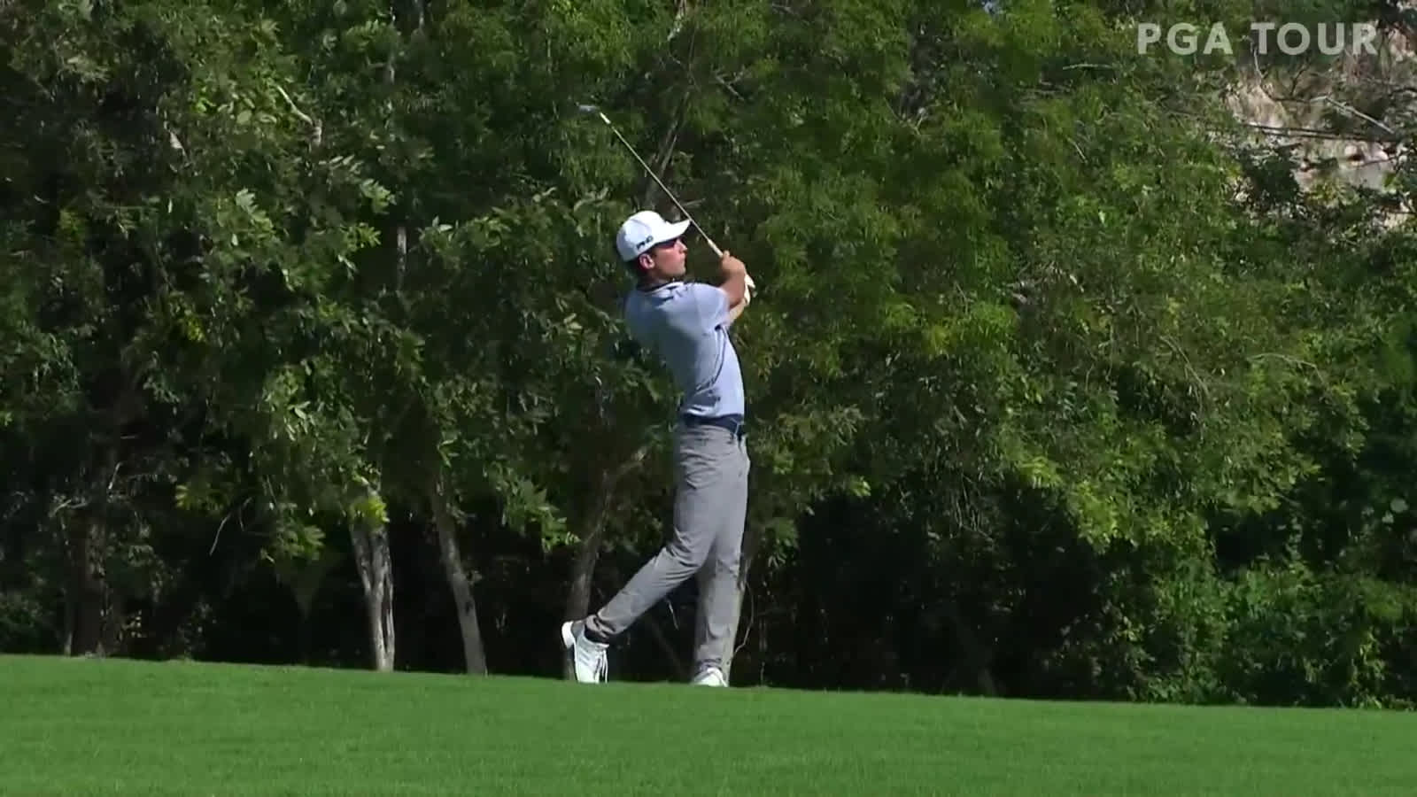 Joaquin Niemann dials in approach to set up birdie at Mayakoba