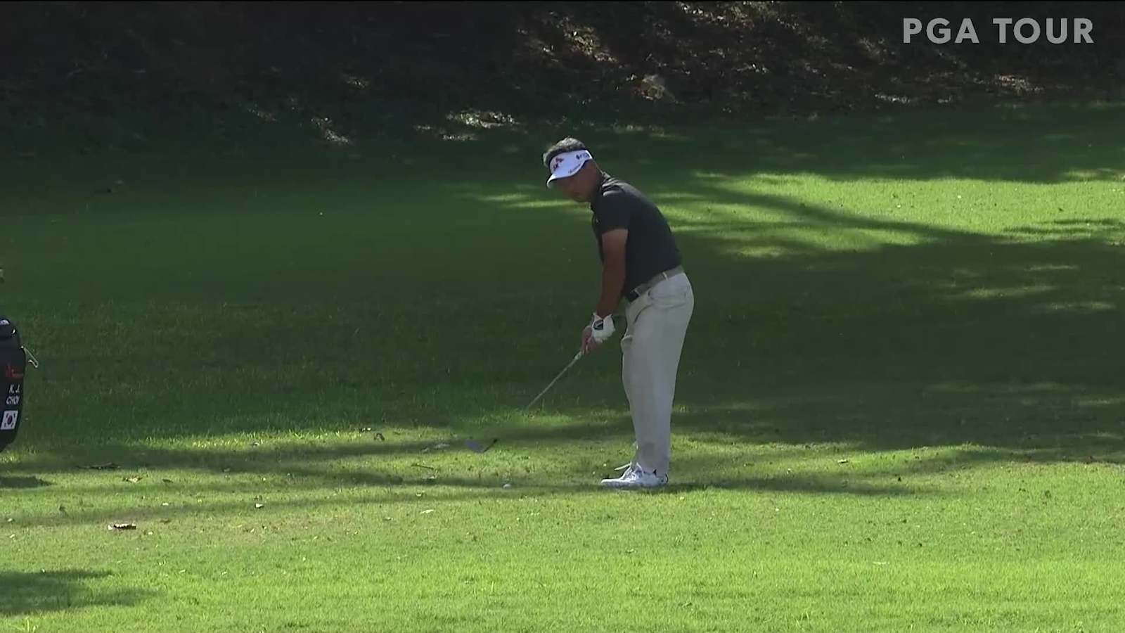 K.J. Choi uses nice approach to set up birdie at the Sony Open 