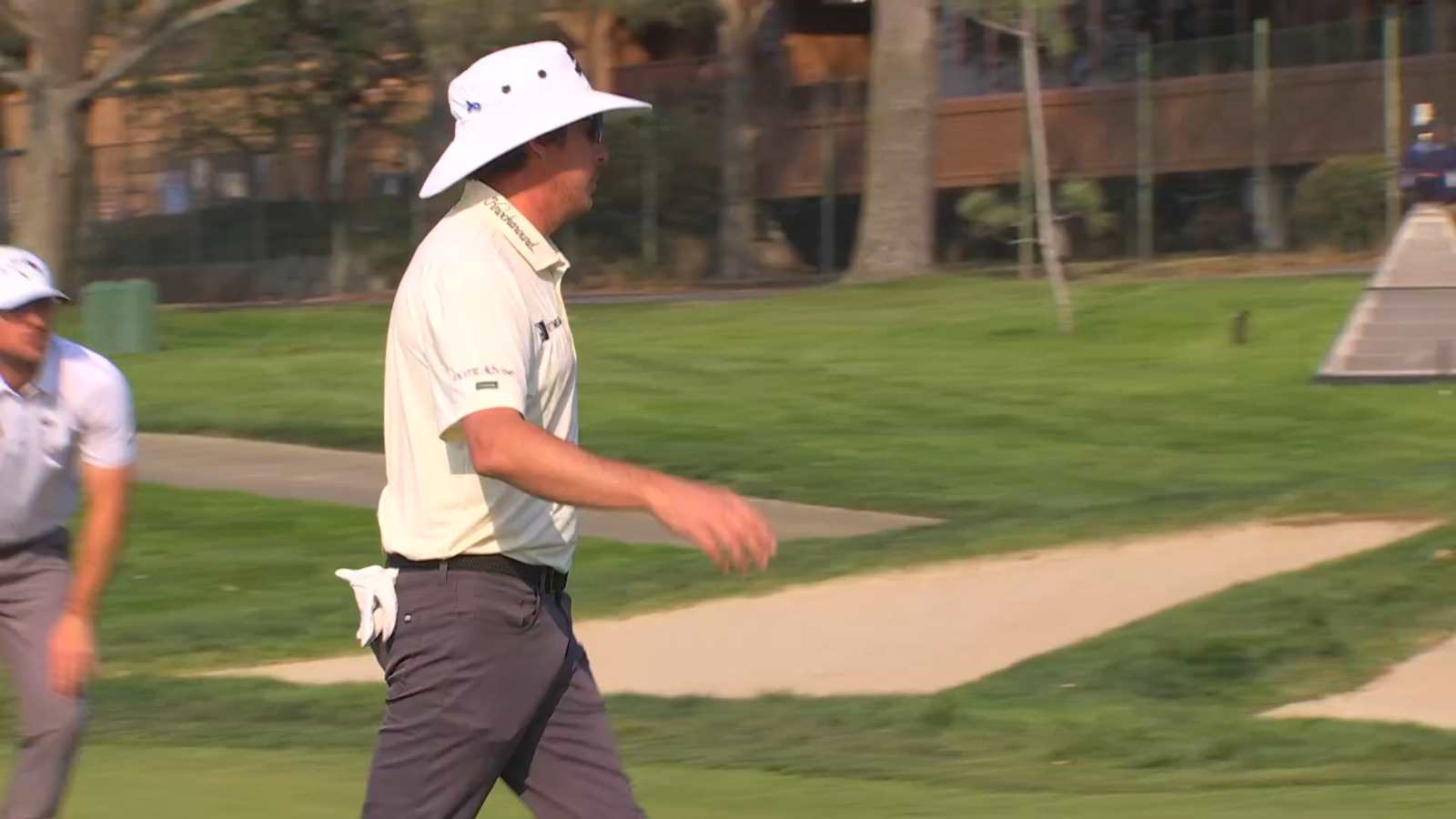 Joel Dahmen grabs share of the lead with birdie on No. 10 at Farmers