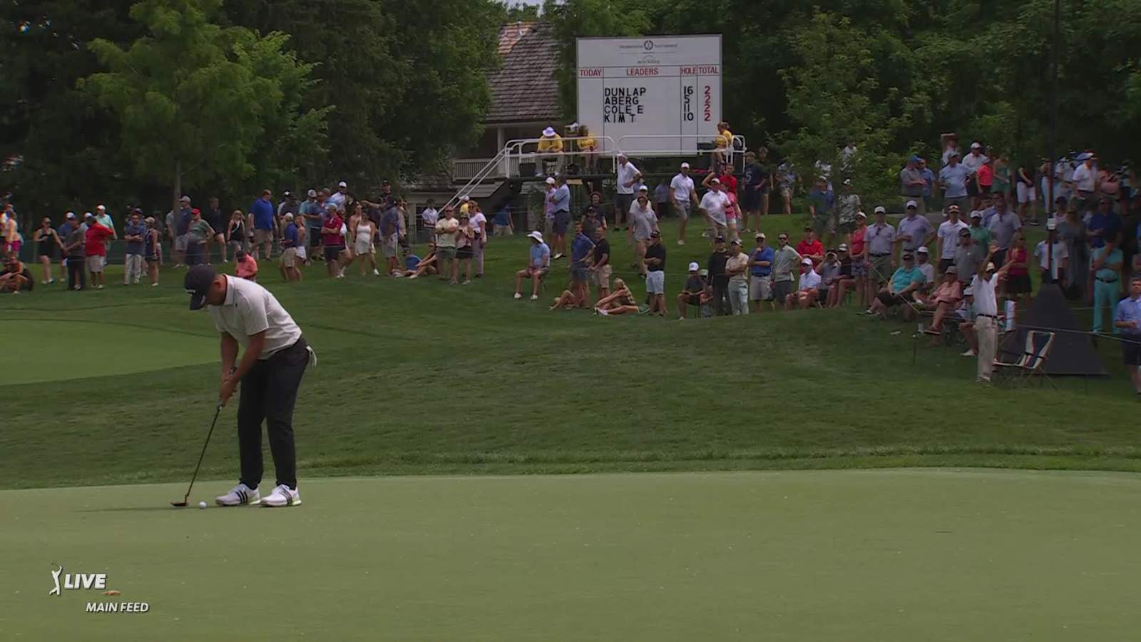 Xander Schauffele drains 19-footer for birdie at the Memorial