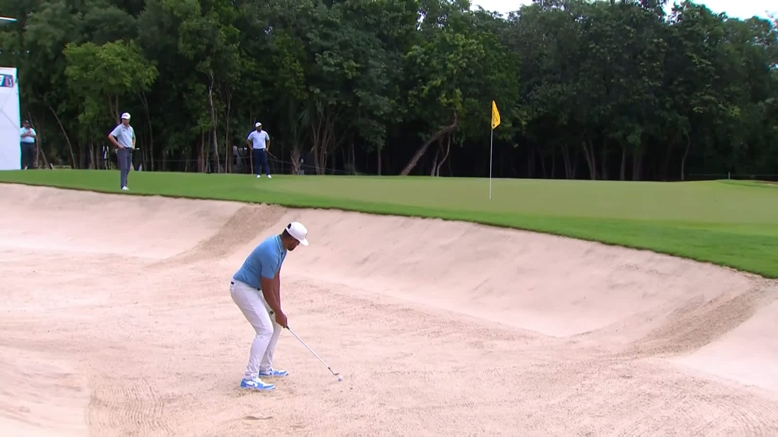 Tony Finau escapes bunker and birdies at World Wide Technology
