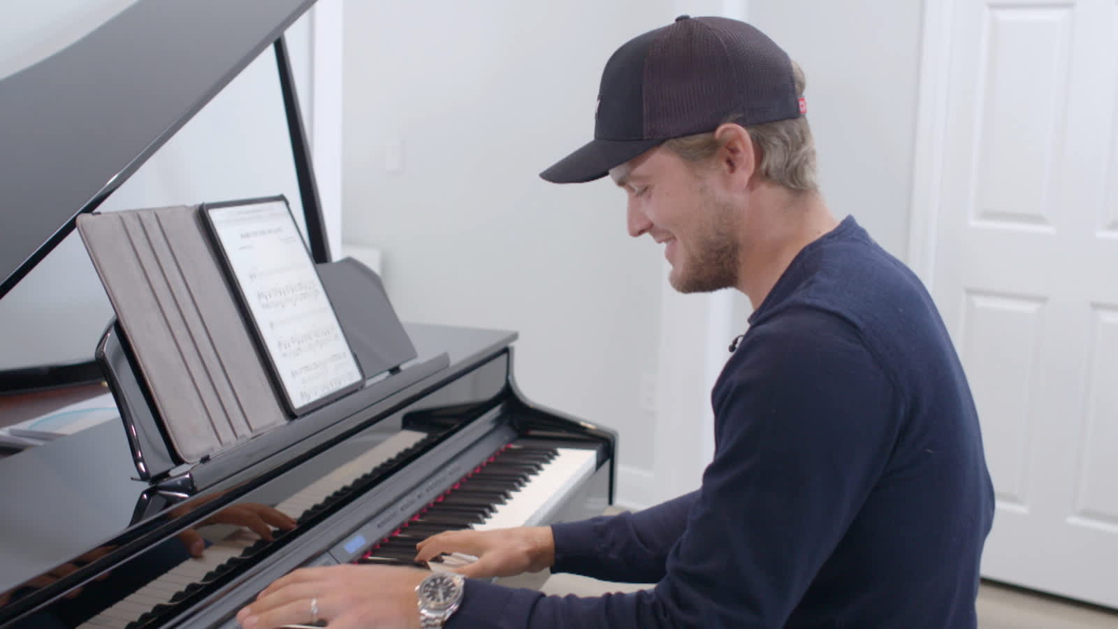 Sebastian Cappelen playing the piano