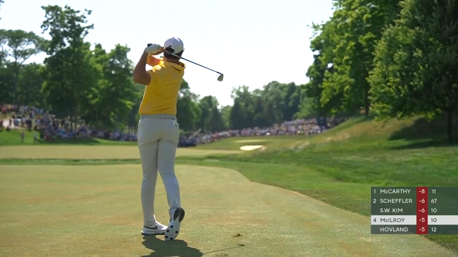 Rory McIlroy reaches in two to set up birdie at the Memorial
