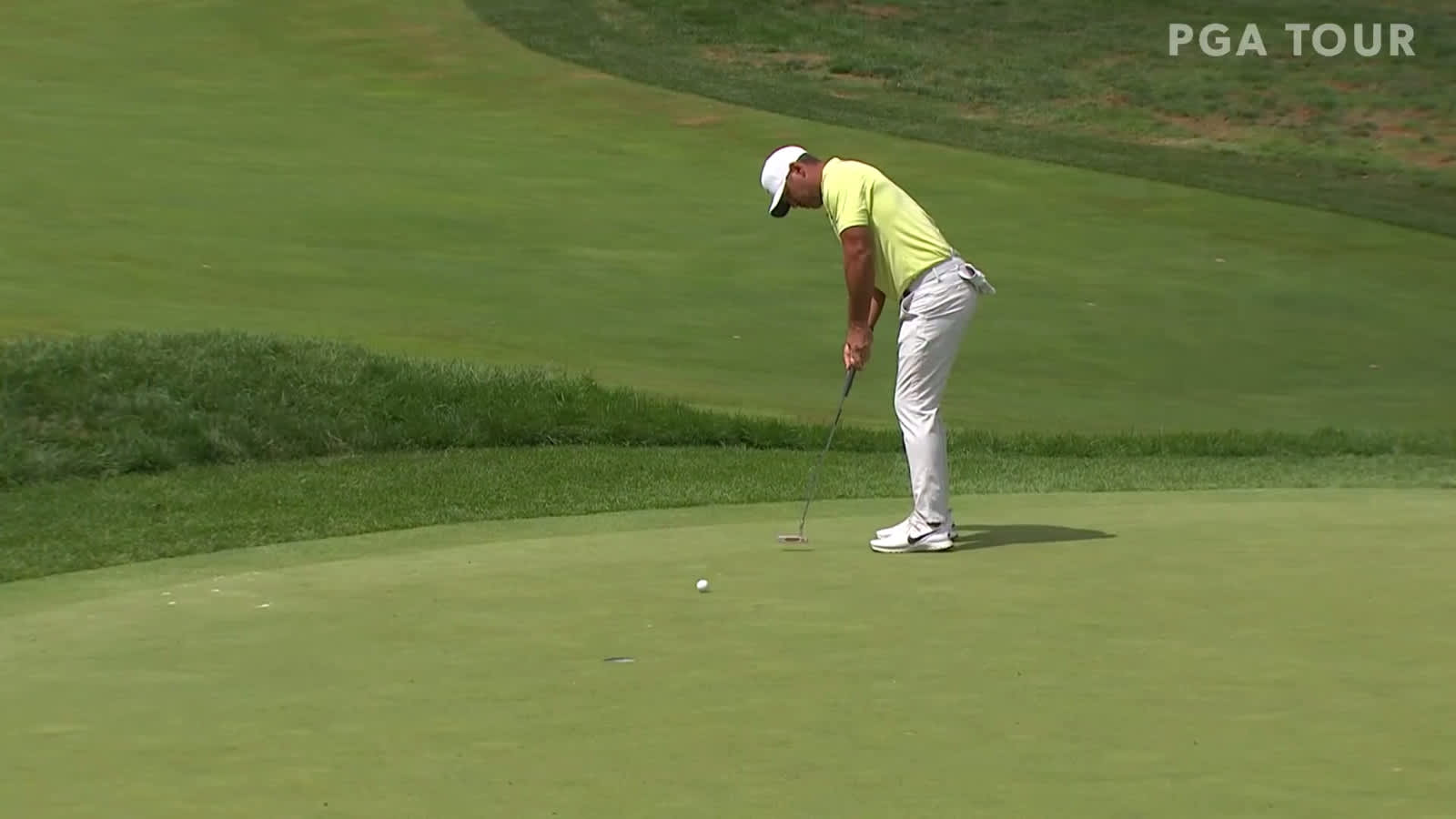 Brooks Koepka makes 11-foot birdie putt at BMW Championship