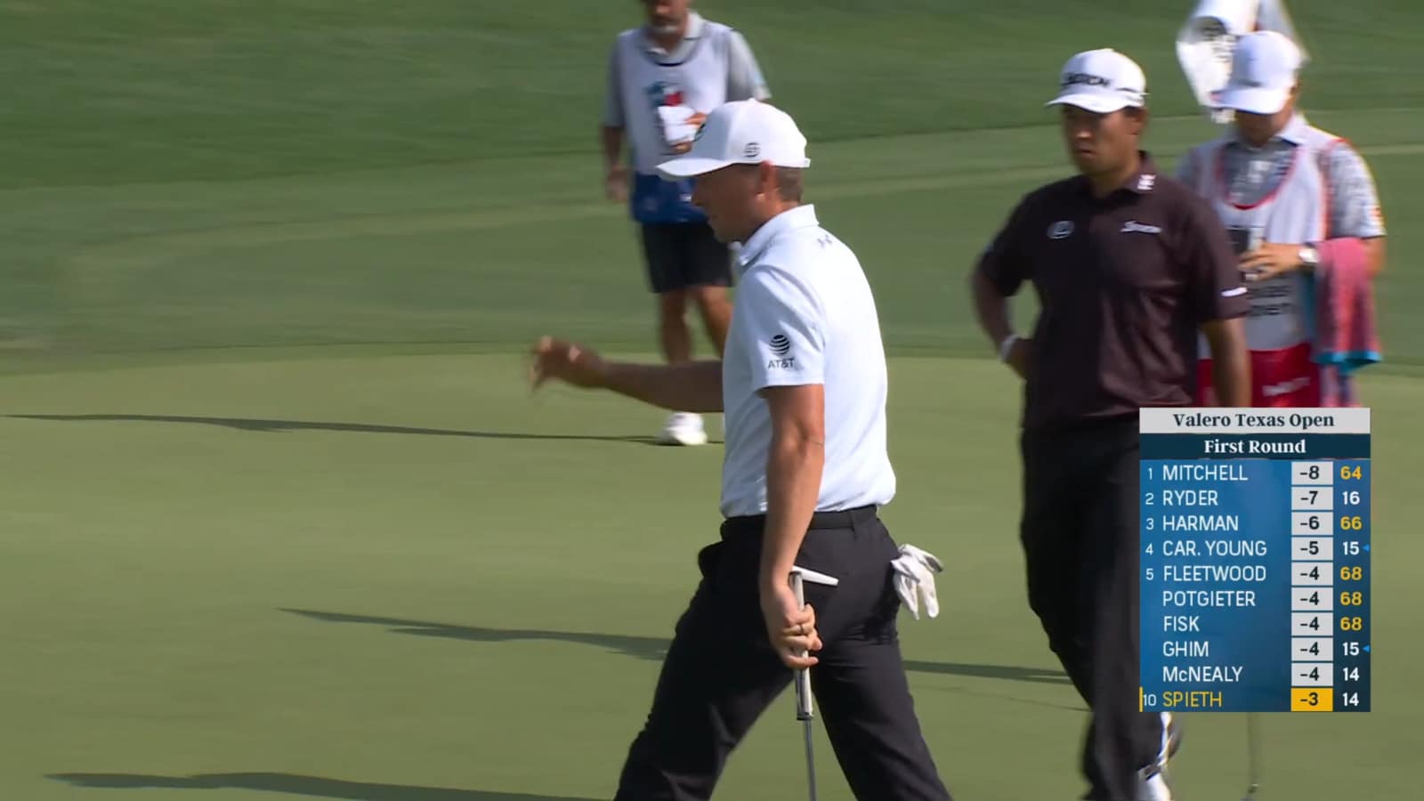 Jordan Spieth sinks a 23-foot birdie putt at Valero