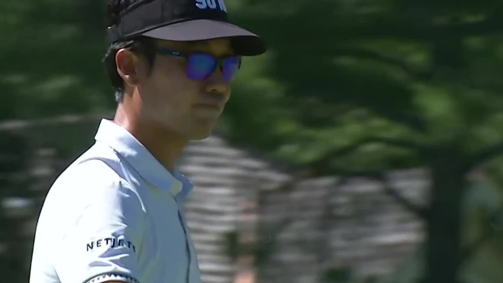 Kevin Na rolls in a 24-foot birdie at The Greenbrier