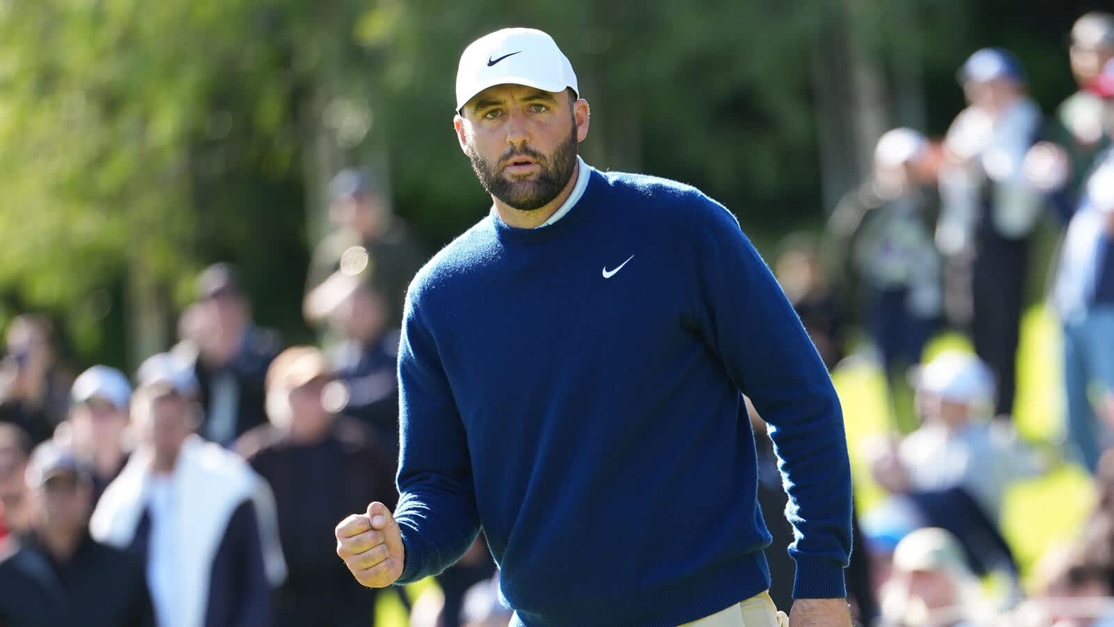 Scottie Scheffler sinks clutch putt on No. 18 to make cut on the number at The Genesis