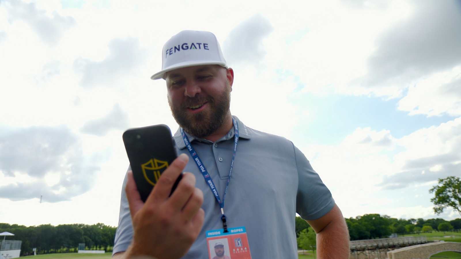 Taylor Pendrith's caddie Mitch calls parents to celebrate winning THE CJ CUP