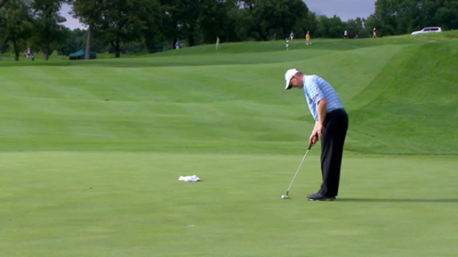 Tom Gillis makes birdie putt on No. 4 at John Deere
