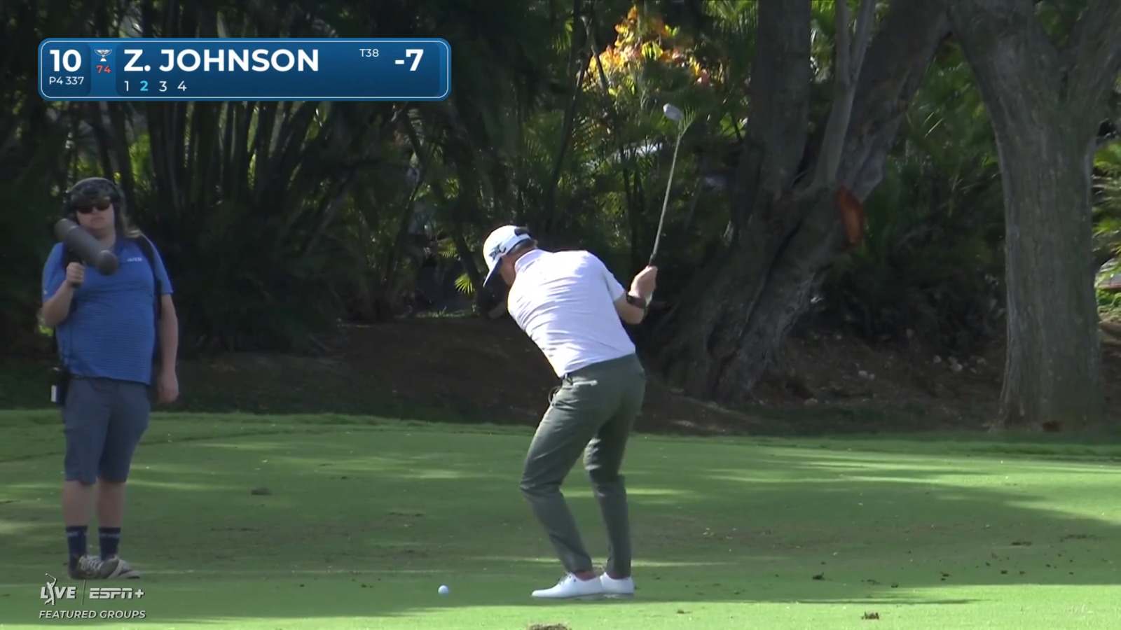 Zach Johnson's quality wedge shot leads to birdie at Sony Open