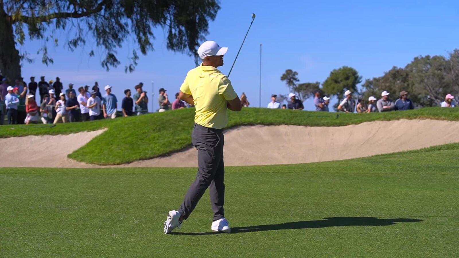Brooks Koepka sinks 6-foot birdie putt on No. 6 at Farmers