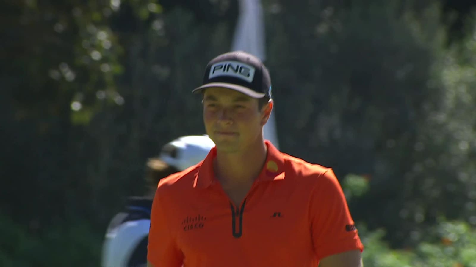 Viktor Hovland nearly jars wedge from 92 yards at Genesis