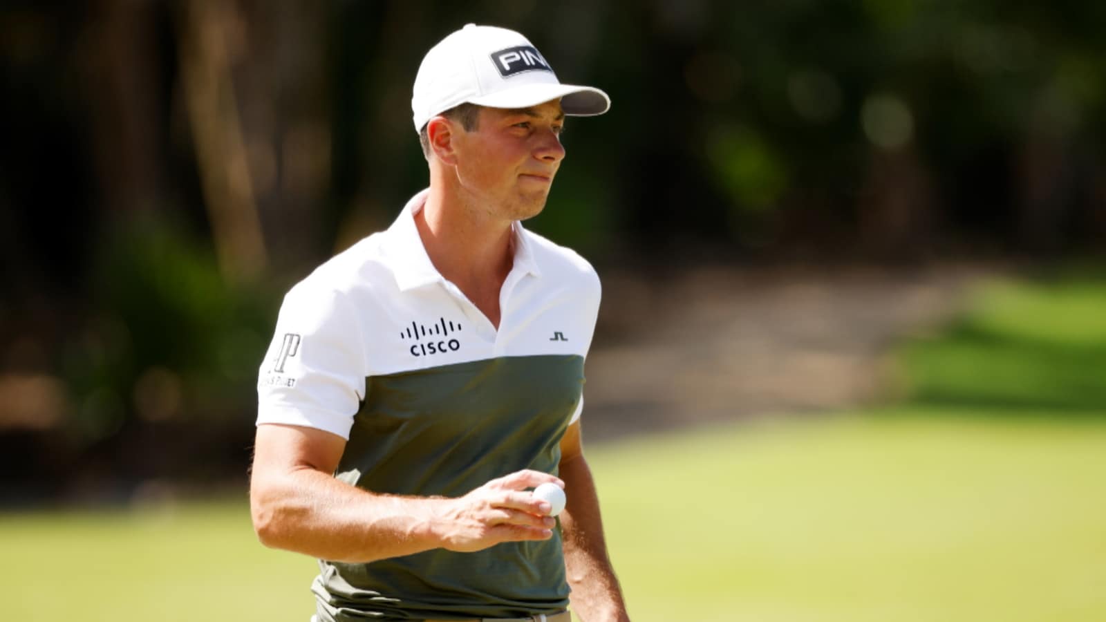 Viktor Hovland's clutch long putt on No. 9 is the Shot of the Day