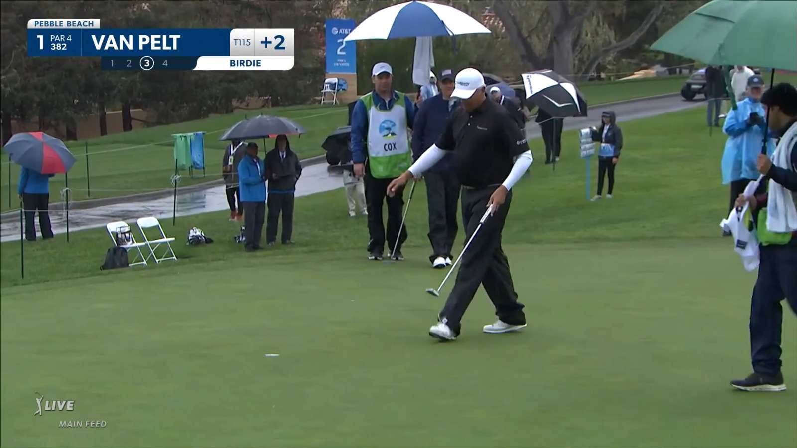 Bo Van Pelt makes an 18-footer for birdie at AT&T Pebble Beach