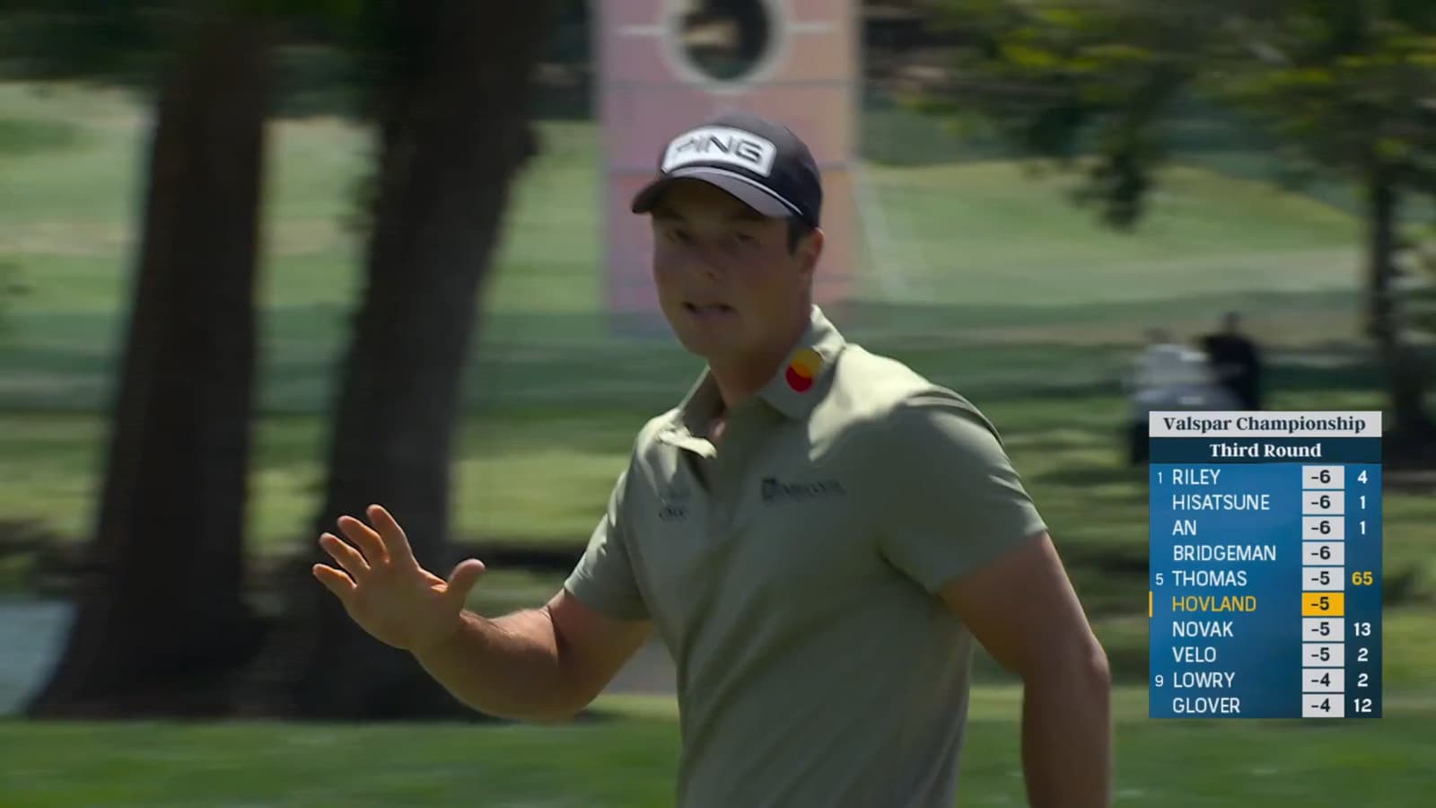 Viktor Hovland sinks a 32-foot birdie putt at Valspar