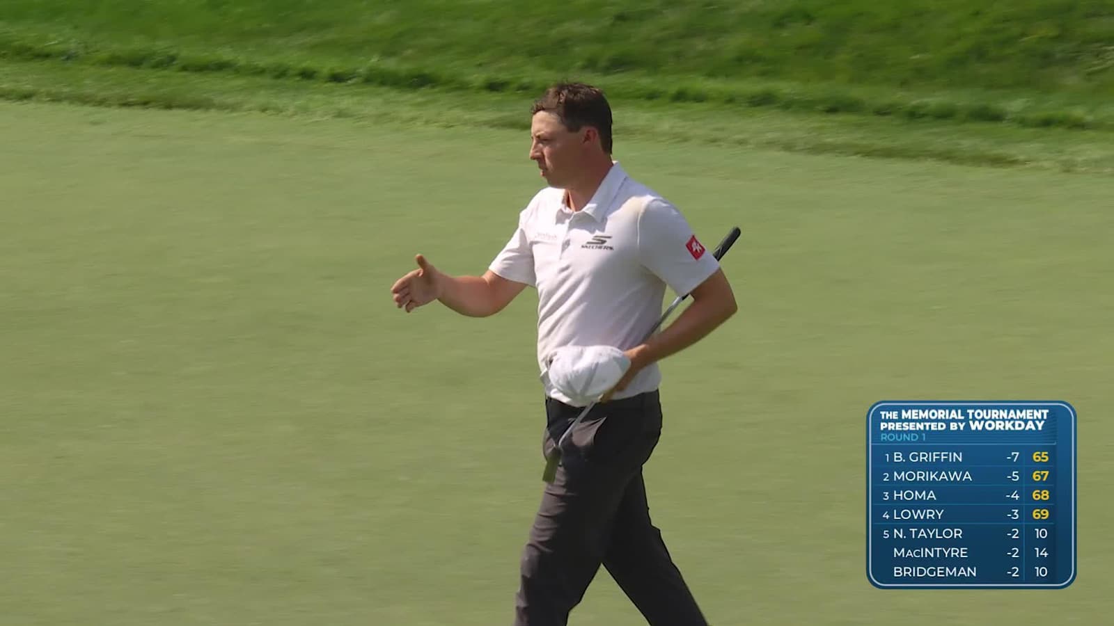 Matt Fitzpatrick rolls in closing birdie at the Memorial