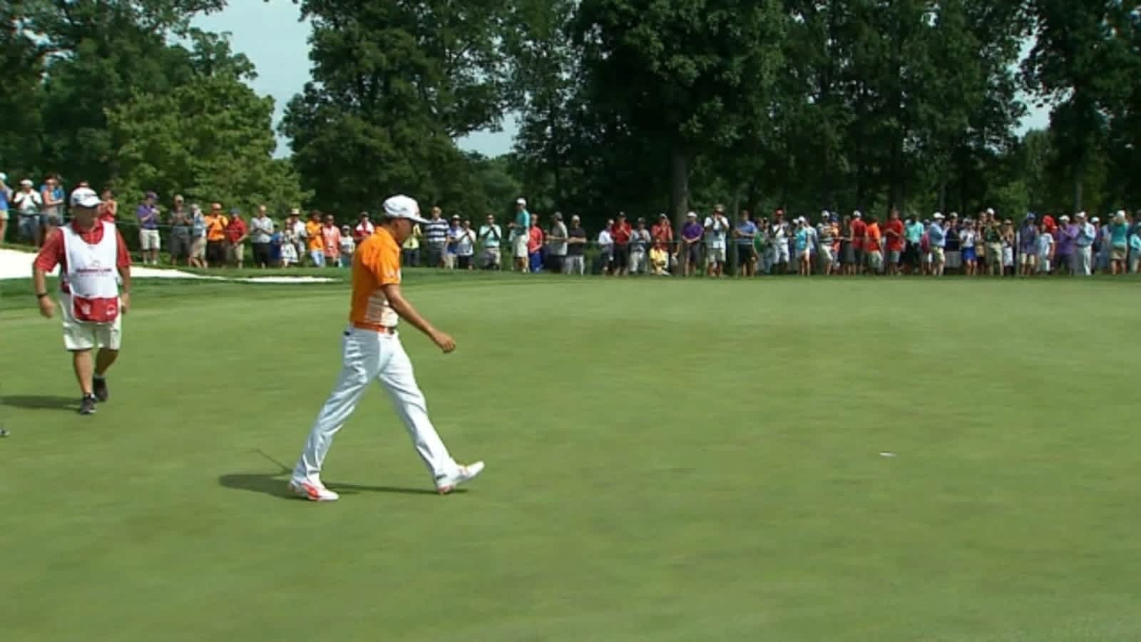 Rickie Fowler’s great par save on No. 6 at Quicken Loans