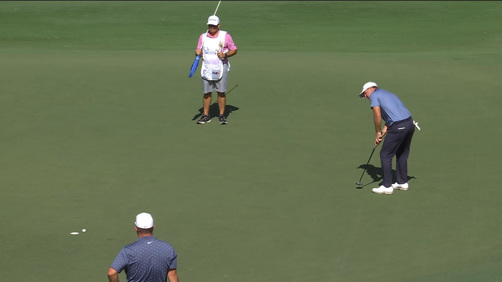 Tom Hoge buries birdie putt at The Sentry