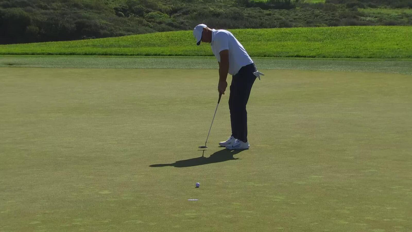 Brooks Koepka makes birdie on No. 14 at Farmers