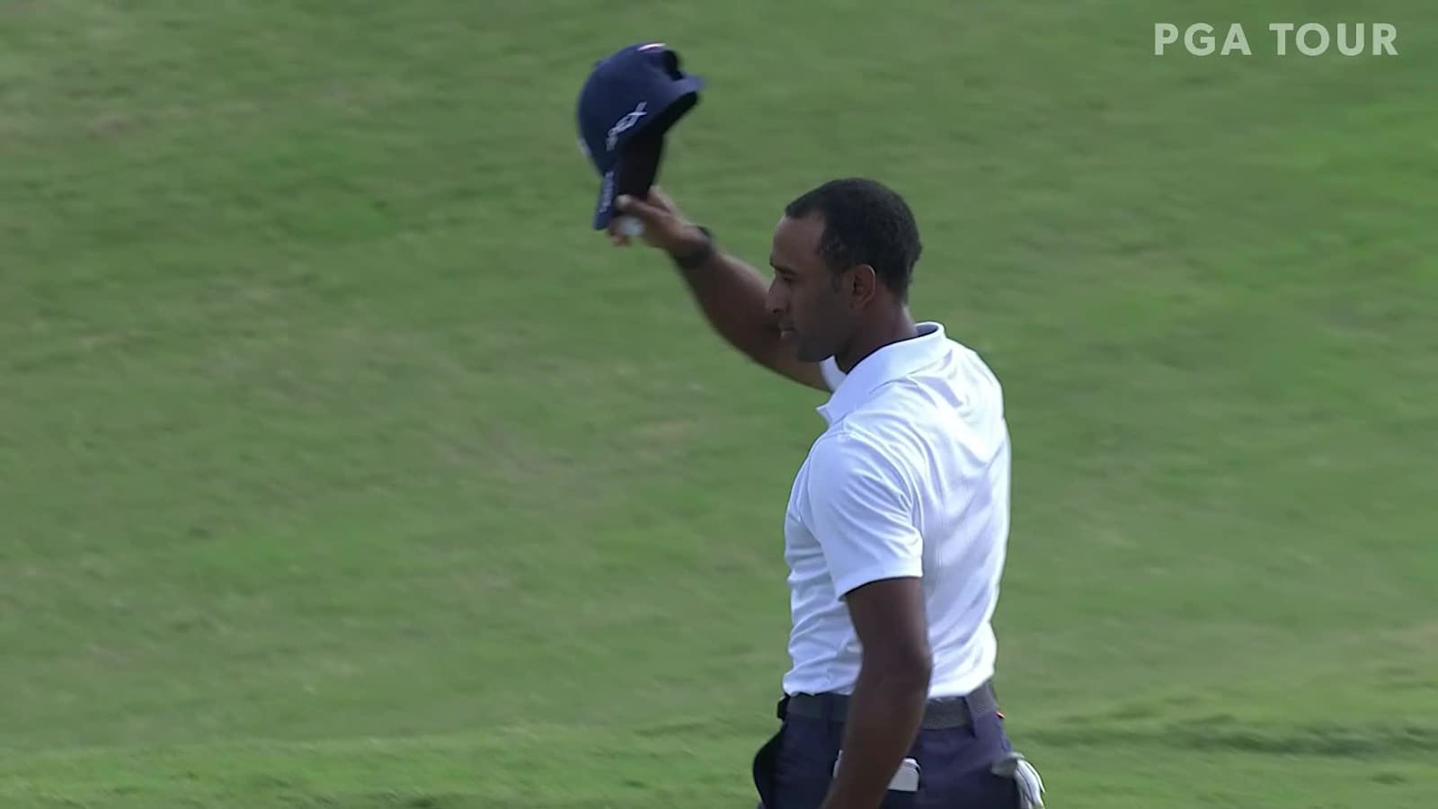 Camiko Smith makes short birdie putt at Bermuda