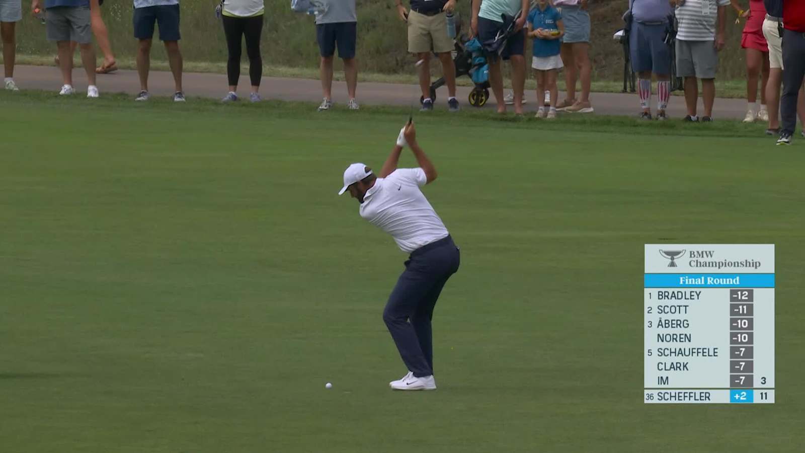 Scottie Scheffler buries 14-footer for birdie at BMW Championship