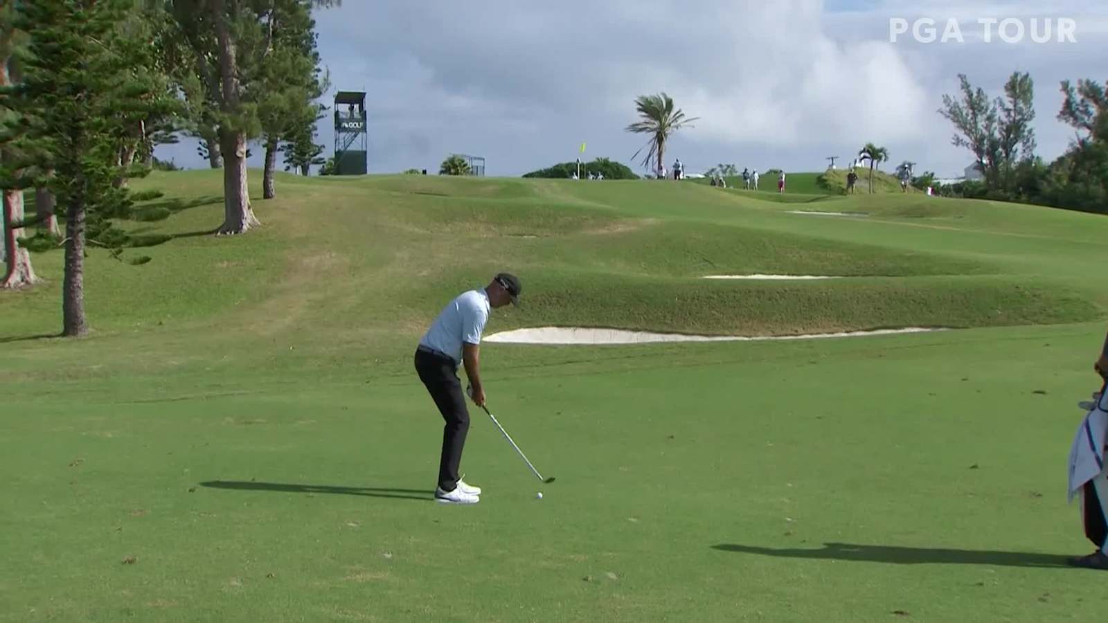 Stewart Cink uses nice approach to set up birdie at Bermuda 