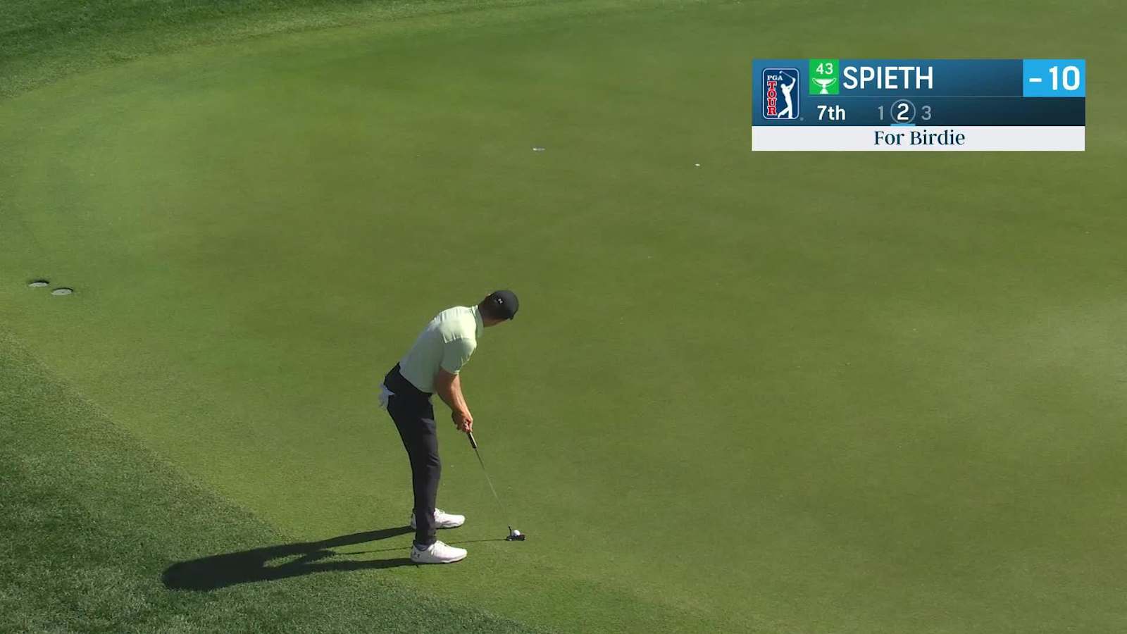 Jordan Spieth rolls in 27-footer for birdie at WM Phoenix Open