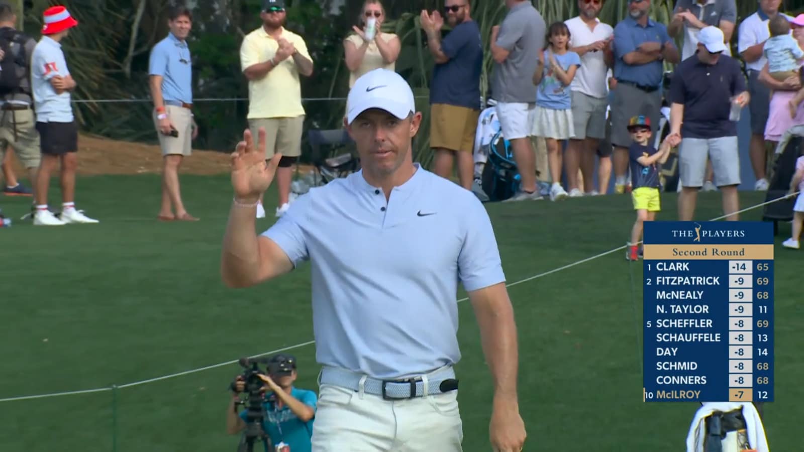 Rory McIlroy sends in 16-foot putt for birdie at THE PLAYERS
