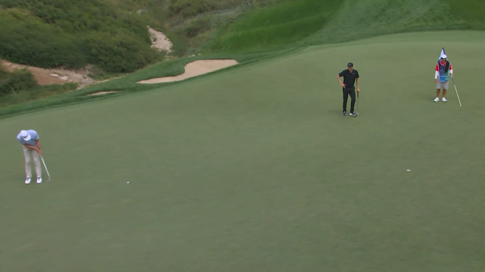 Keegan Bradley pours in 32-foot birdie putt at BMW Championship