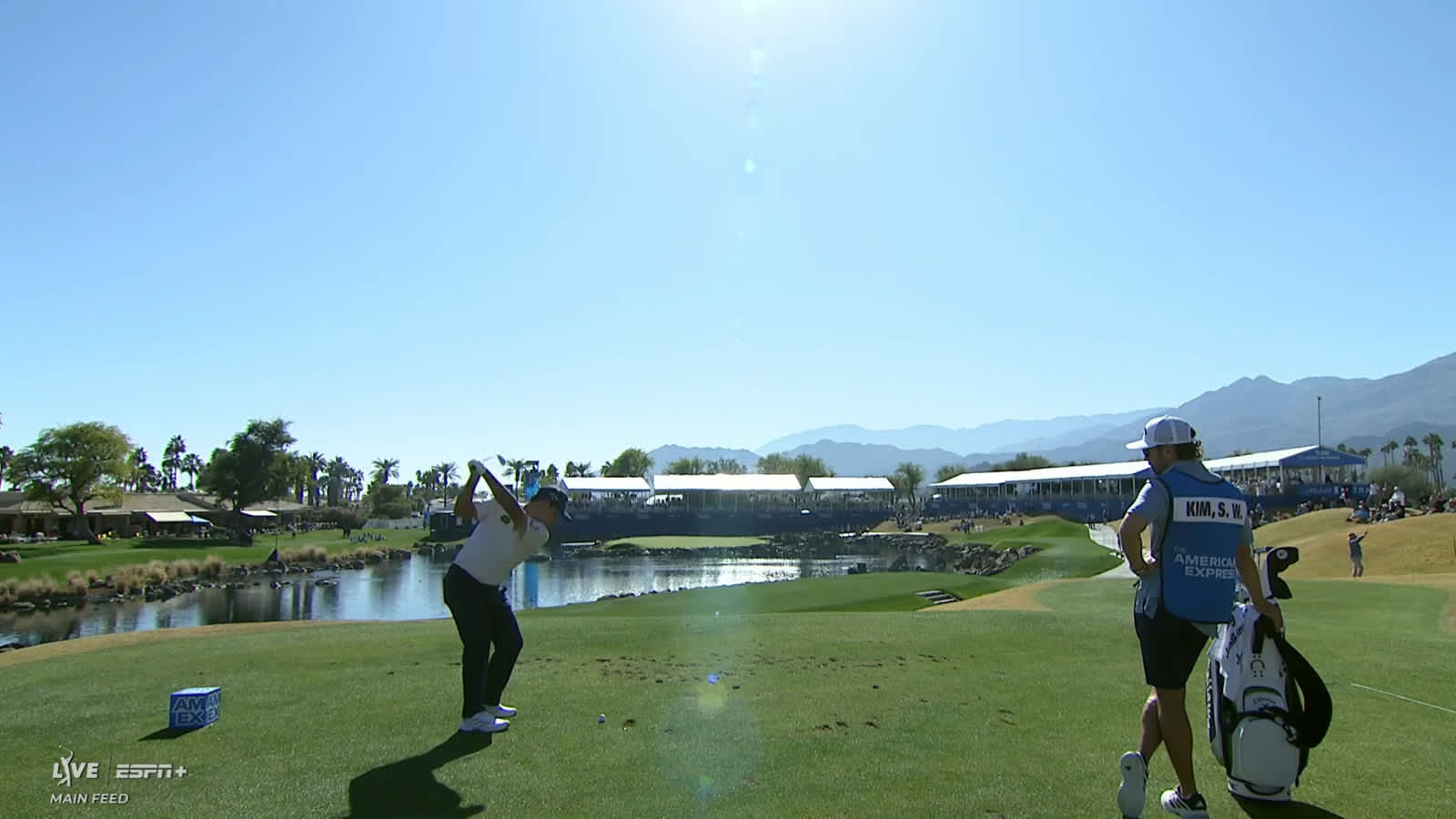 Si Woo Kim nearly aces after going straight at the pin, taps in birdie putt at The American Express