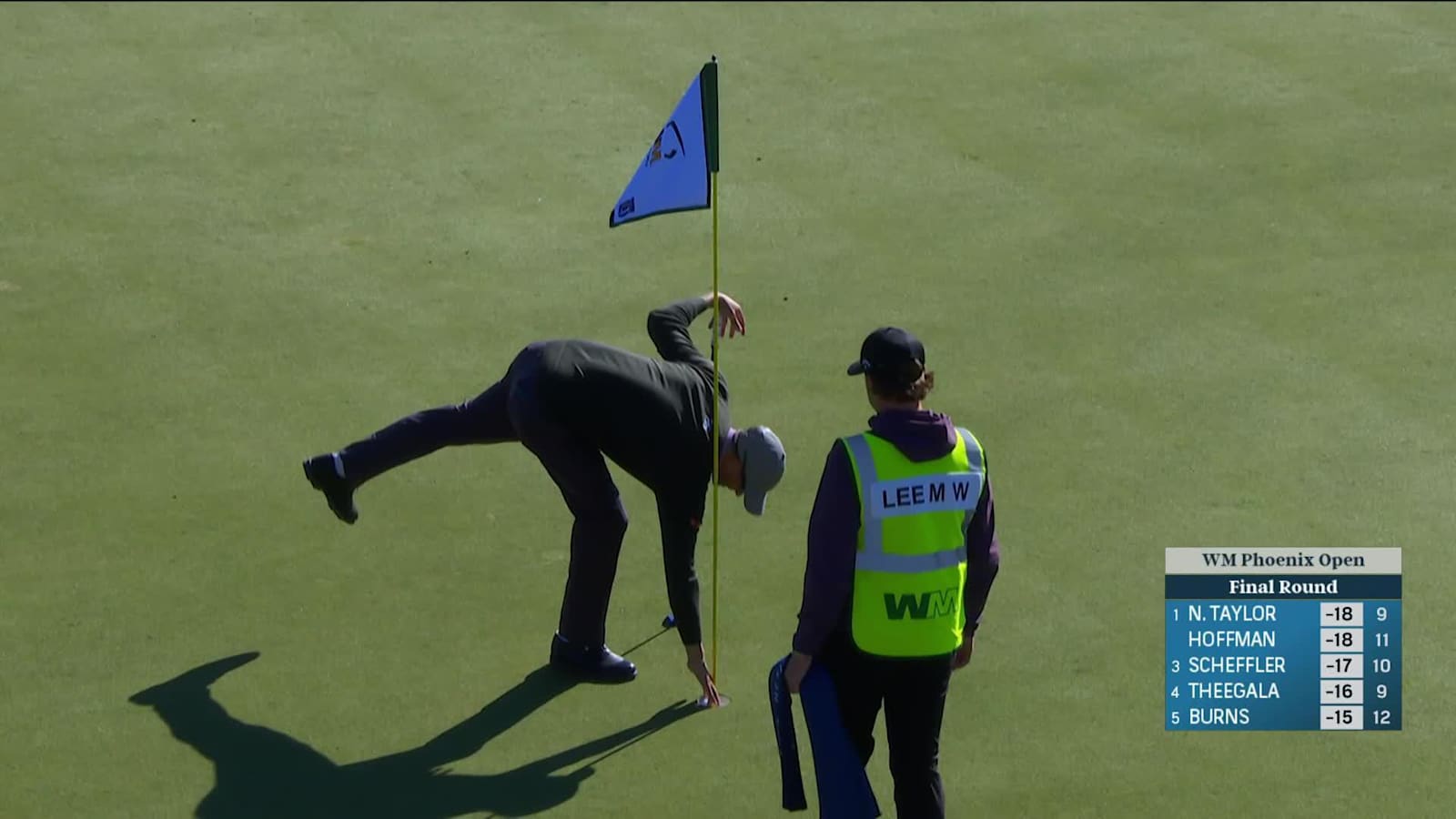 Adam Scott sinks a 21-foot birdie putt at WM Phoenix Open