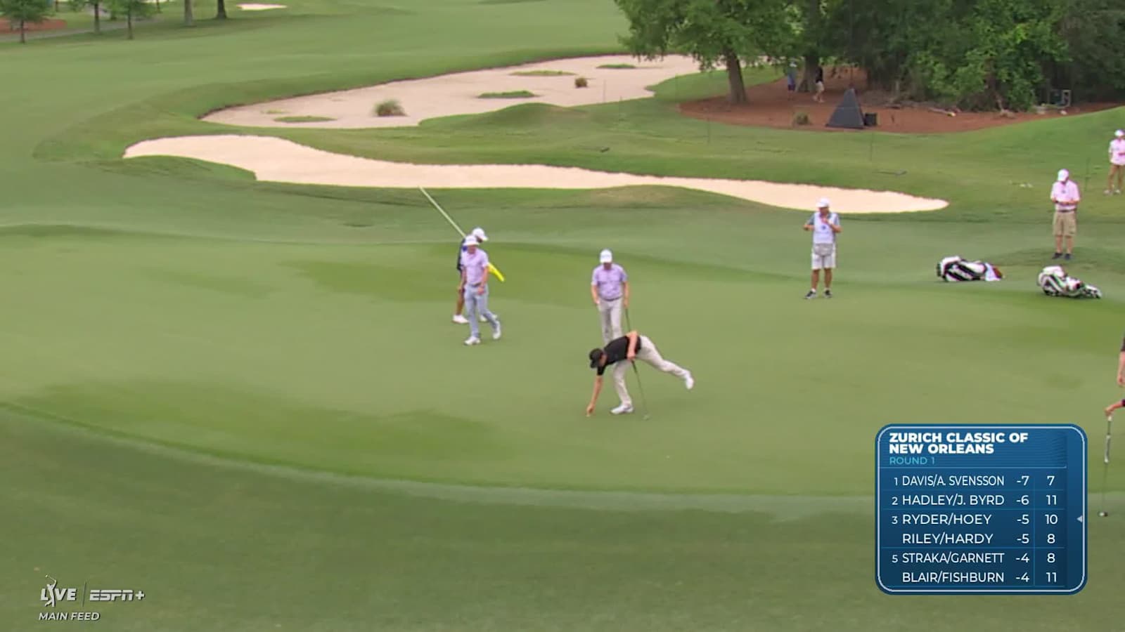 Cam Davis drains eagle putt from 18 feet at Zurich Classic