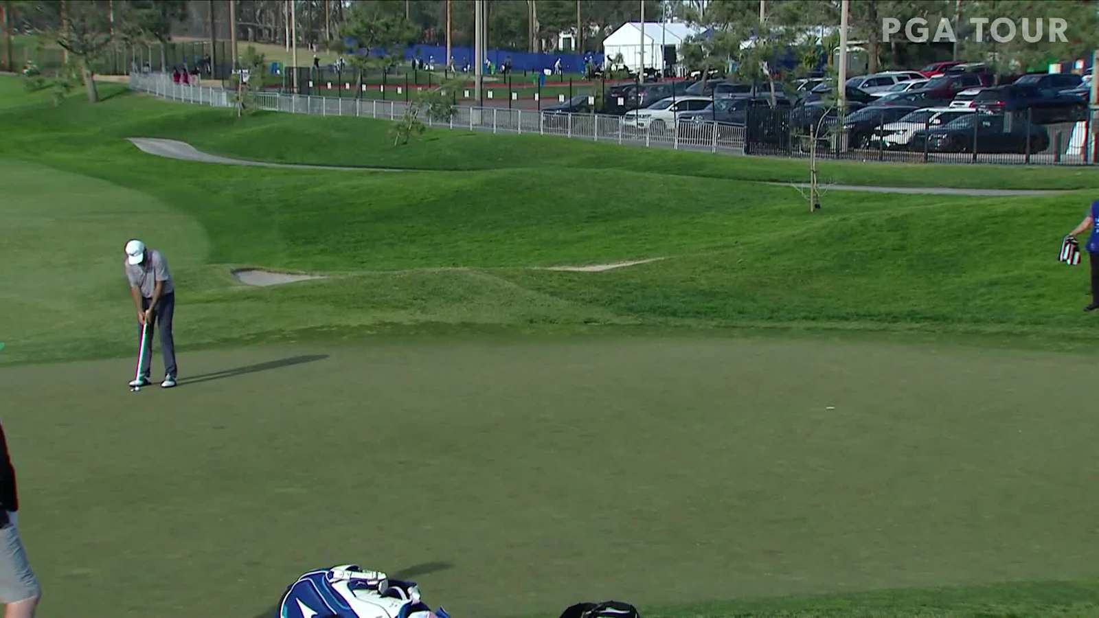 Rhein Gibson makes lengthy birdie putt at Farmers