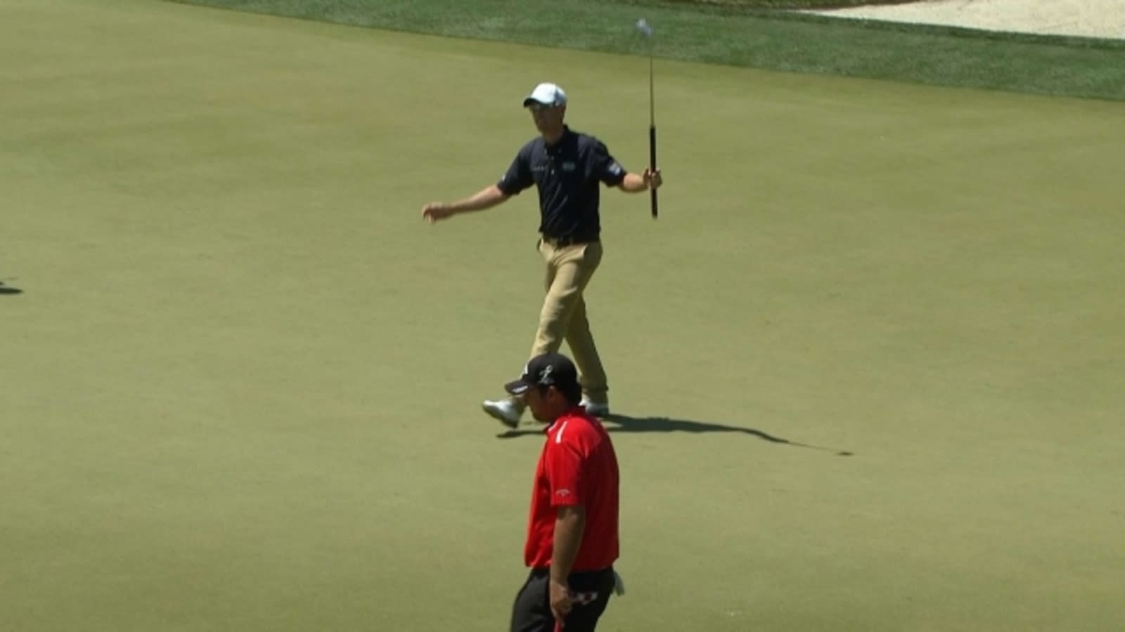 David Hearn drops in his long-range birdie putt at Shell