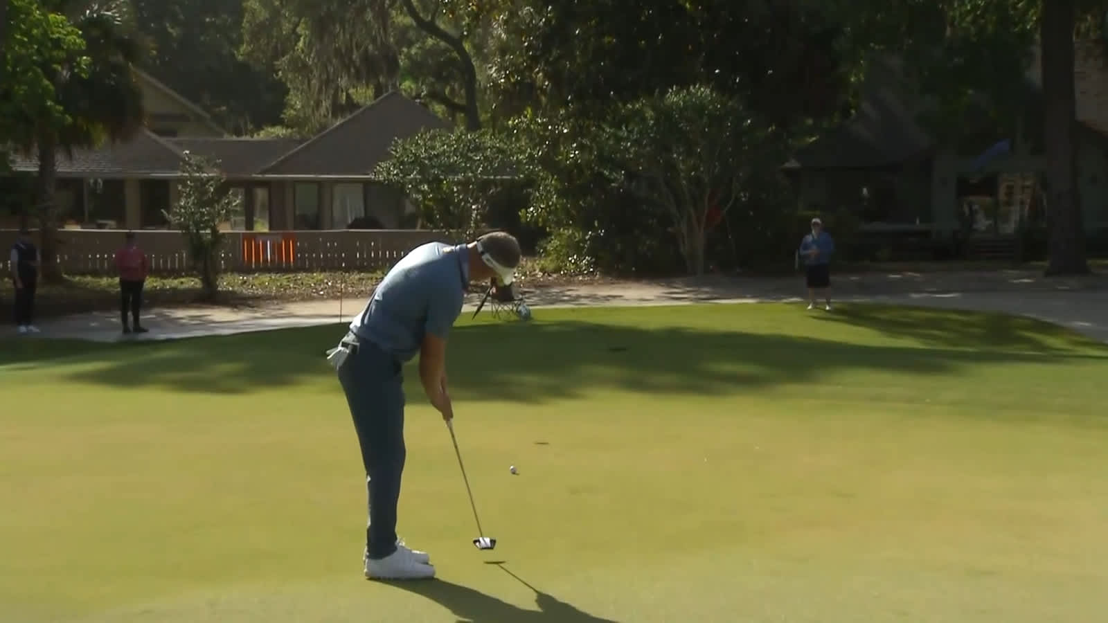 Luke Donald curls in birdie putt at RBC Heritage