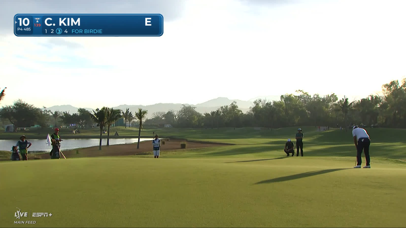 Chan Kim rolls in 38-foot birdie putt at Mexico Open