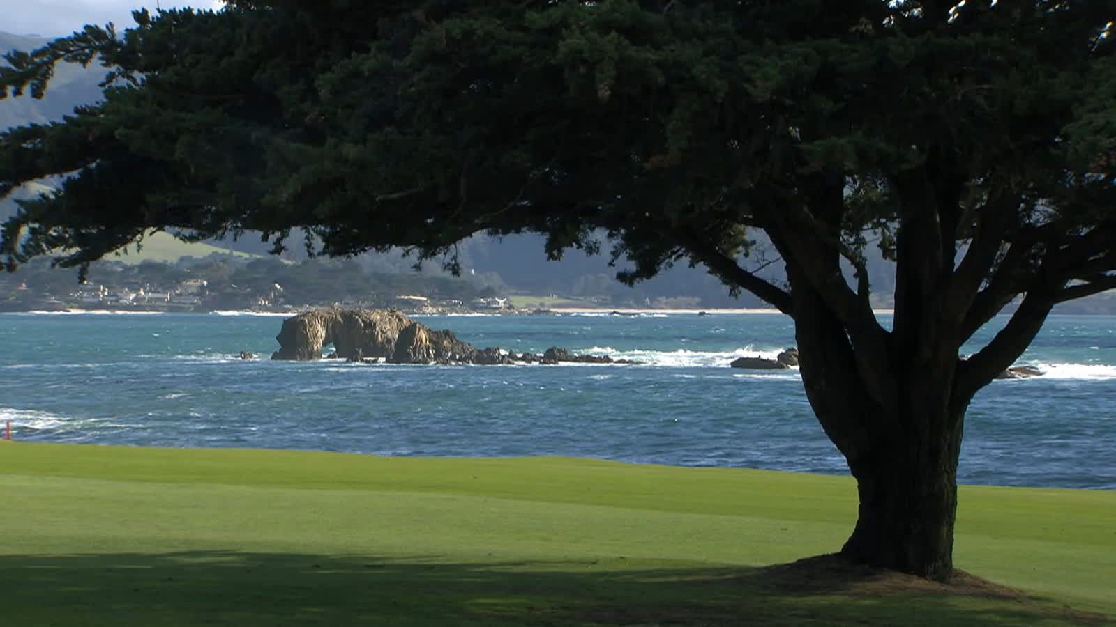 Paul Casey takes three-stroke lead into Sunday at AT&T Pebble Beach