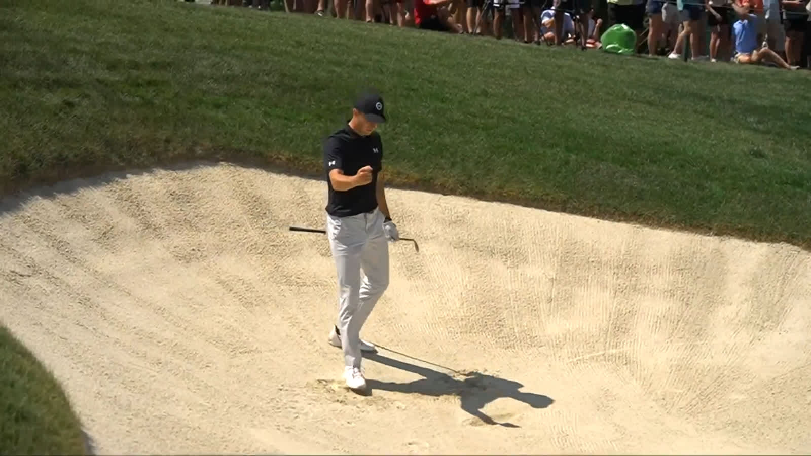 Jordan Spieth holes out from greenside bunker for birdie at the Memorial