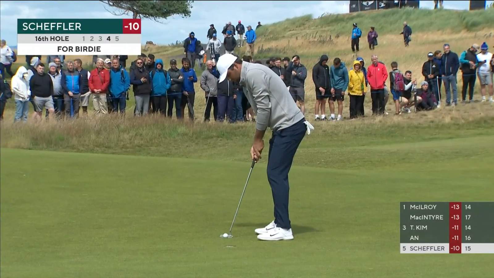 Scottie Scheffler taps in putt for birdie at Genesis Scottish Open