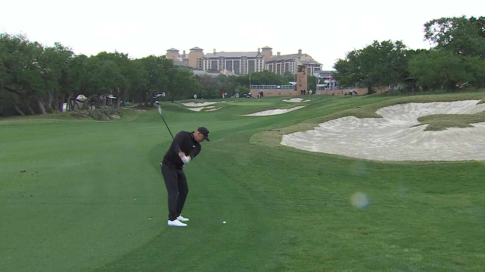 Matt Wallace chips in to begin birdie run at No. 15 at Valero