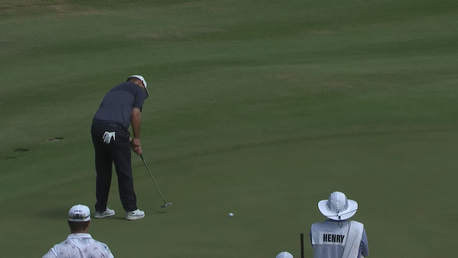 Greg Chalmers makes birdie putt at Puerto Rico