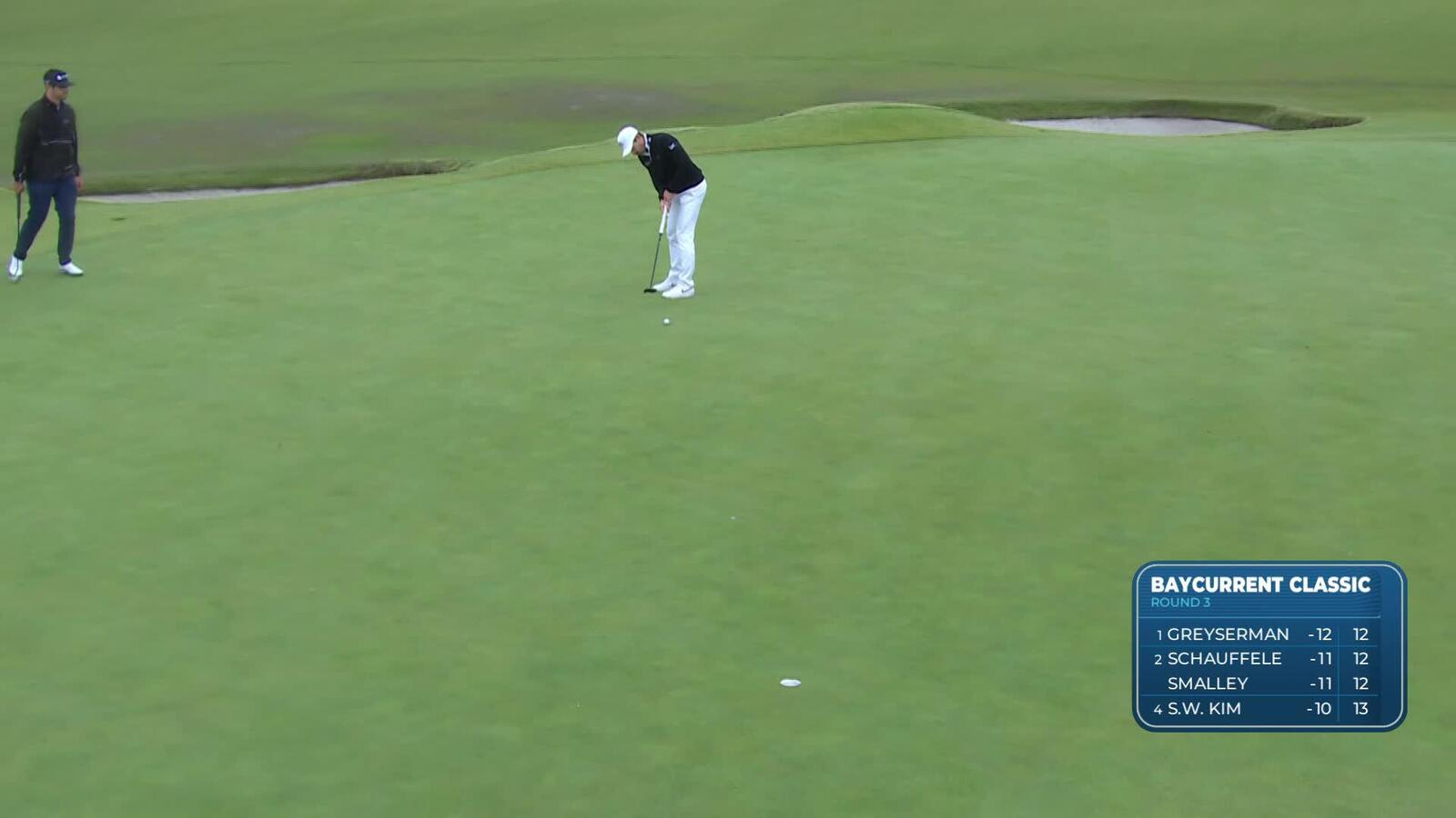 Camilo Villegas sinks 26-foot birdie putt on No. 15 at Baycurrent