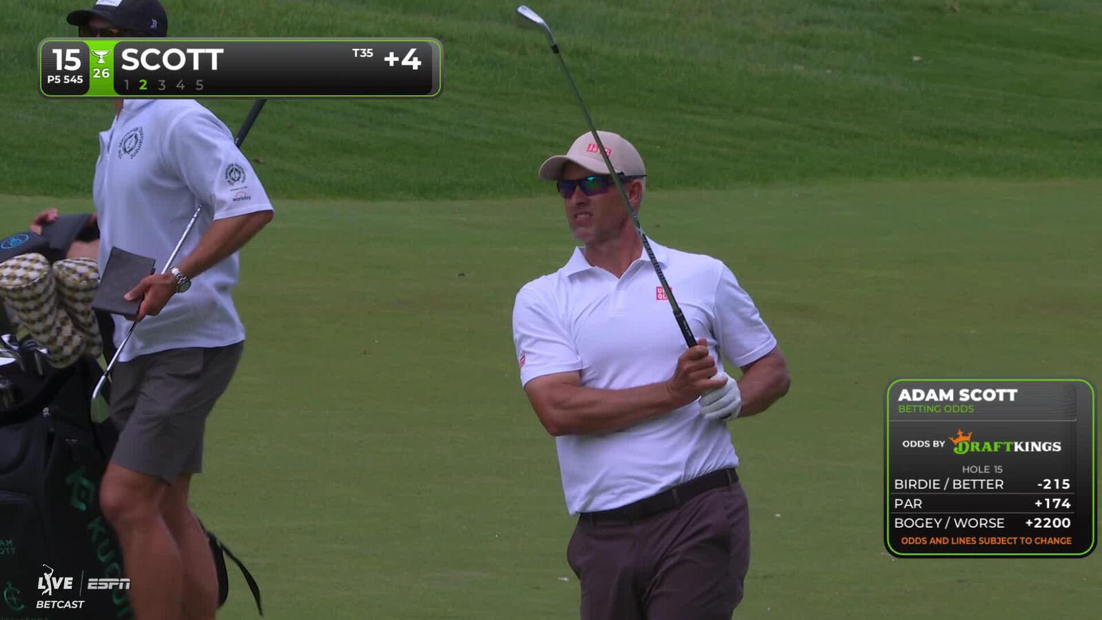 Adam Scott makes birdie on No. 15 at the Memorial